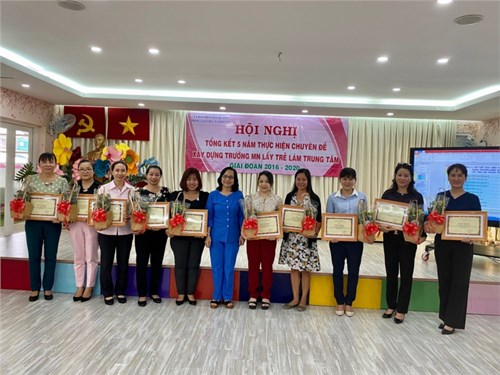 Mầm non: HỘI NGHỊ TỔNG KẾT 5 NĂM THỰC HIỆN CHUYÊN ĐỀ “XÂY DỰNG TRƯỜNG MẦM NON LẤY TRẺ LÀM TRUNG TÂM”